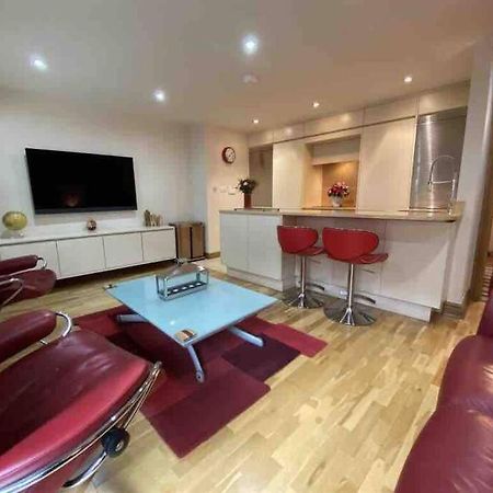 Lovely 2 Double Bedroom Flat With Patio Manchester Extérieur photo