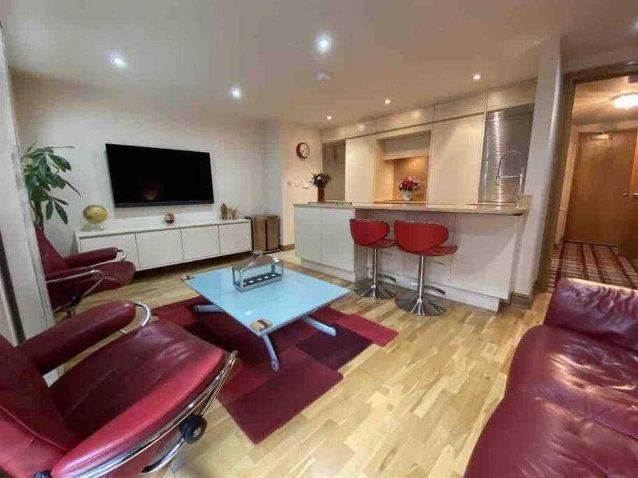 Lovely 2 Double Bedroom Flat With Patio Manchester Extérieur photo