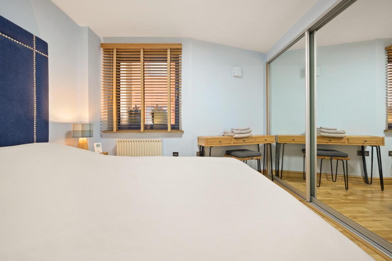 Lovely 2 Double Bedroom Flat With Patio Manchester Extérieur photo