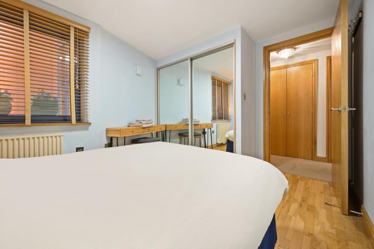 Lovely 2 Double Bedroom Flat With Patio Manchester Extérieur photo