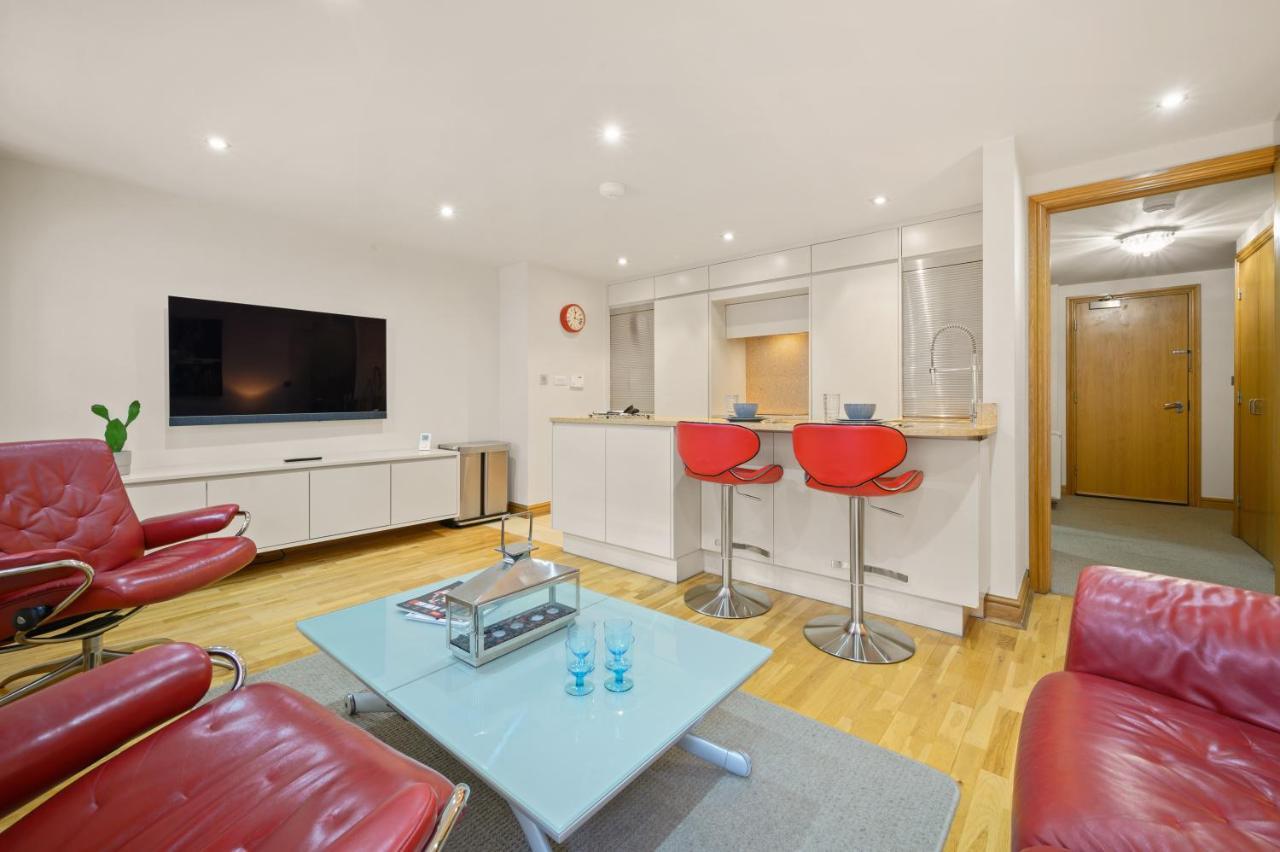 Lovely 2 Double Bedroom Flat With Patio Manchester Extérieur photo