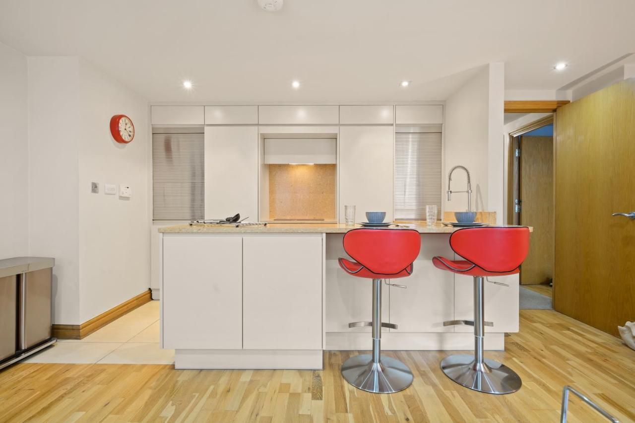 Lovely 2 Double Bedroom Flat With Patio Manchester Extérieur photo