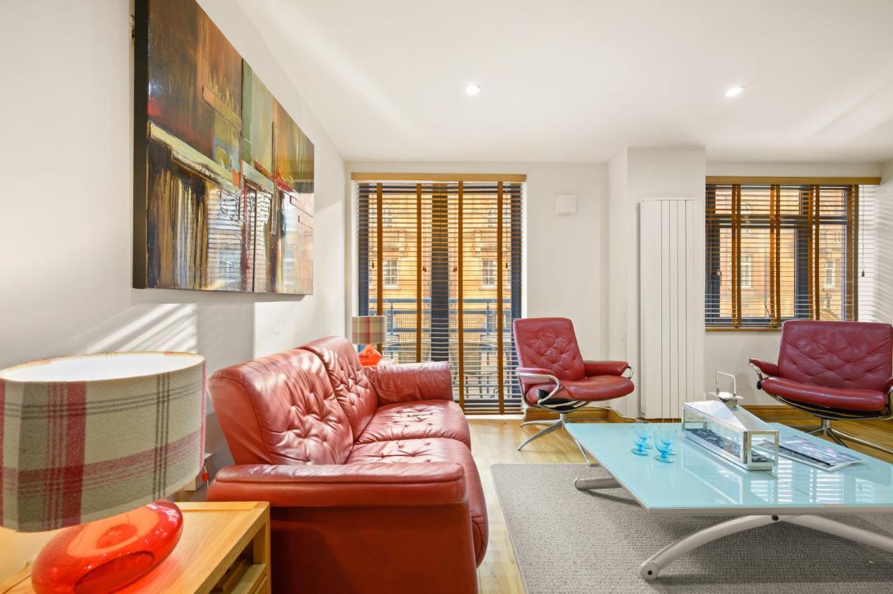 Lovely 2 Double Bedroom Flat With Patio Manchester Extérieur photo