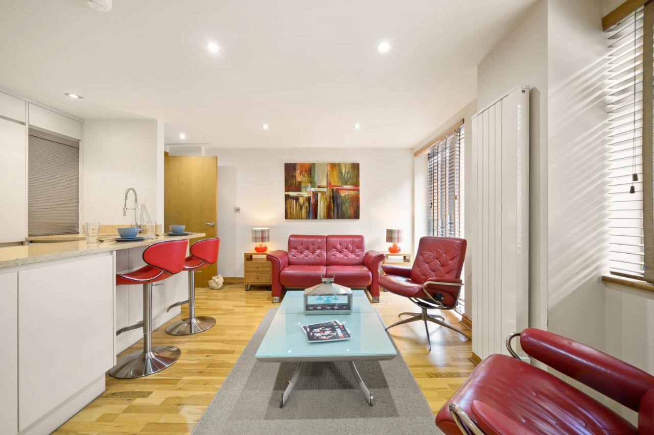Lovely 2 Double Bedroom Flat With Patio Manchester Extérieur photo