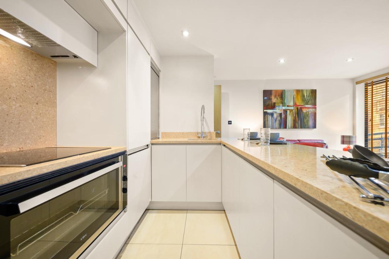 Lovely 2 Double Bedroom Flat With Patio Manchester Extérieur photo